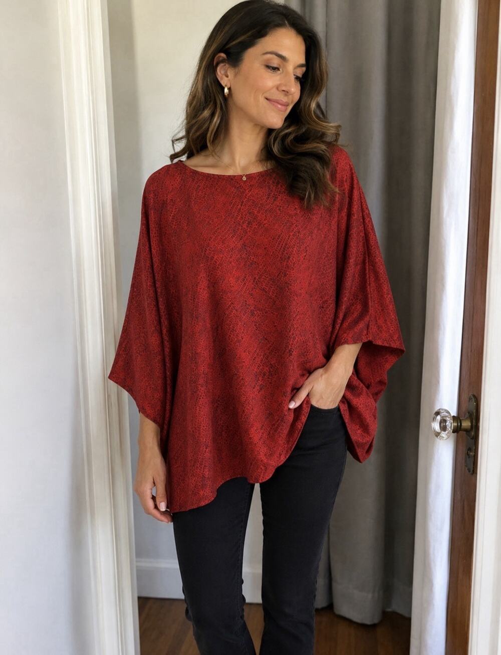 Chicos Red Boat Neck Satin Snakepoint Kimono Sleeve Top Sz 2/L